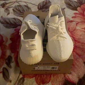Yeezy Boost 350 V2